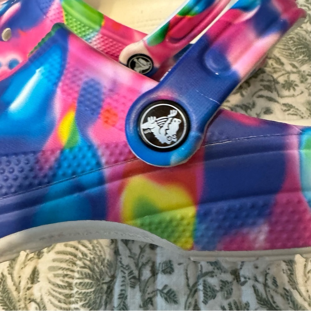 Croc’s solar rainbow tie dye clogs - Picture 5 of 13